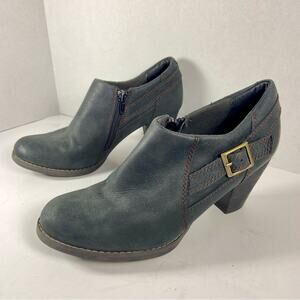 CLARKS gray leather mid block heel buckle booties shoeties almond toe distressed